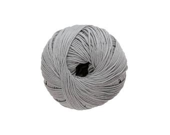 Coton à tricoter ou crocheter Natura 9 gris argent