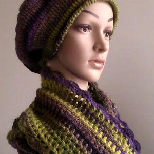 Woolen beret and Snood degraded of green and purple image 1