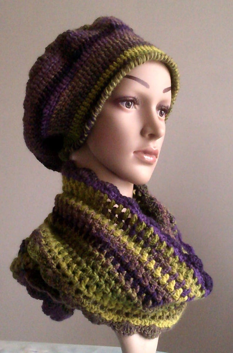 Woolen beret and Snood degraded of green and purple image 1