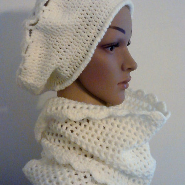 Snood blanc crème au crochet