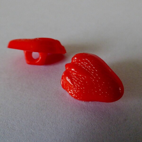 bouton acrylique fraise