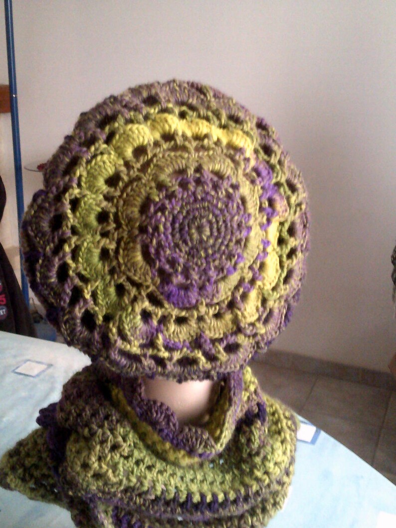 Woolen beret and Snood degraded of green and purple image 2