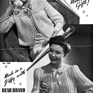 Peut inclure: Deux femmes présentent des vestes de lit tricotées à la main. Les vestes sont blanches et présentent un design simple. Le texte sur la page indique "HAND KNIT BED JACKET'S Make Smart Gifts!"