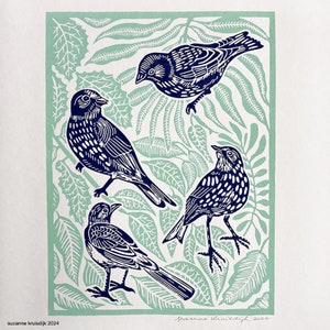 Impresión linográfica original de pájaros y hojas sobre papel, impresión a 2 colores.
