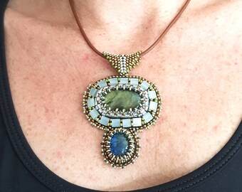 Adjustable necklace embroidered with Miyuki beads around green and blue labradorites and handmade peyote bead