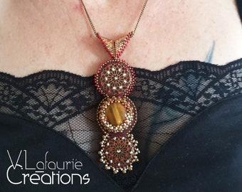 Adjustable Medieval necklace in tiger eye embroidered on leather with miyuki beads, long bronze brass print pendant