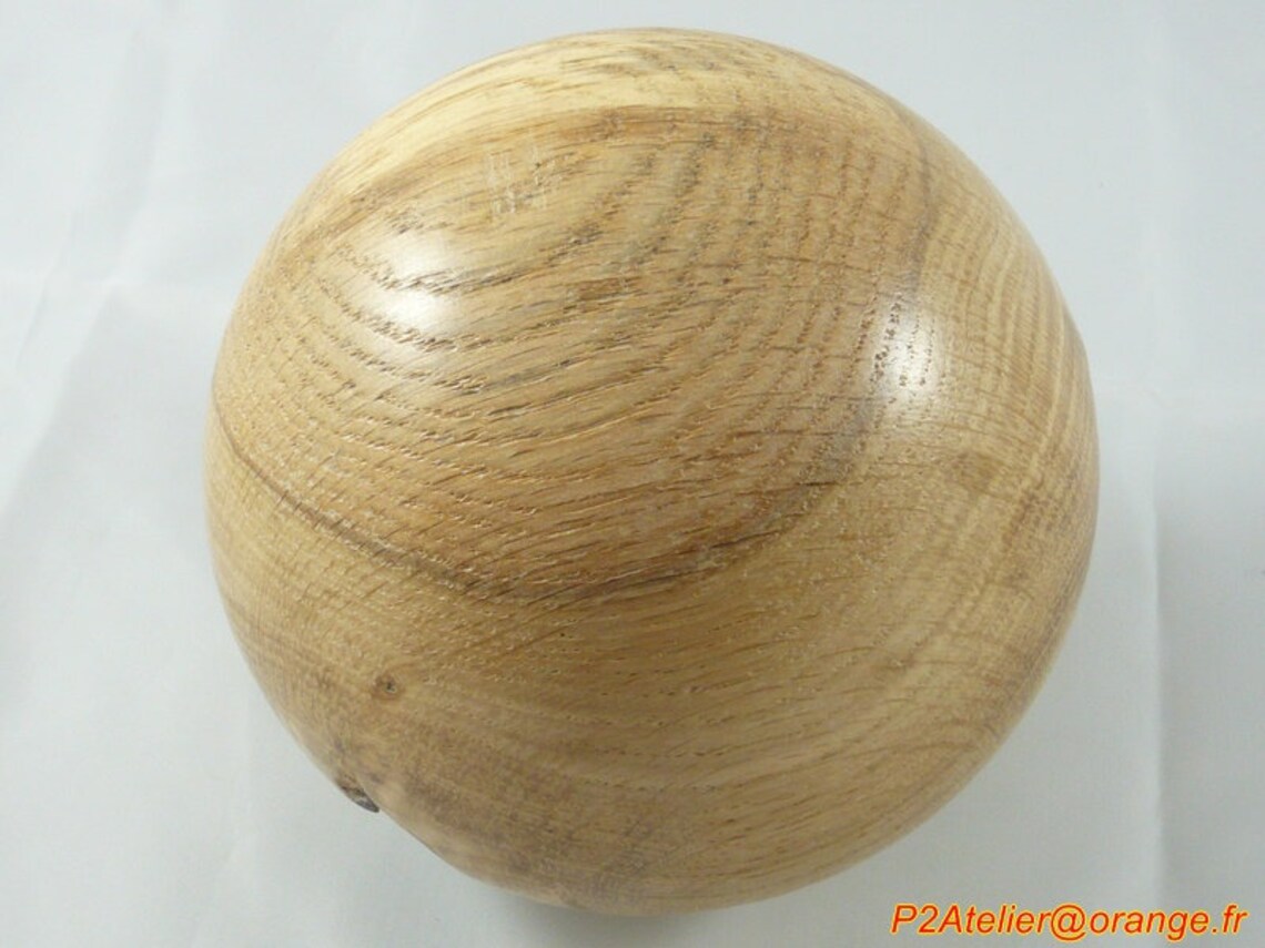 Sphère / boule déco en bois tourné sur mesure .