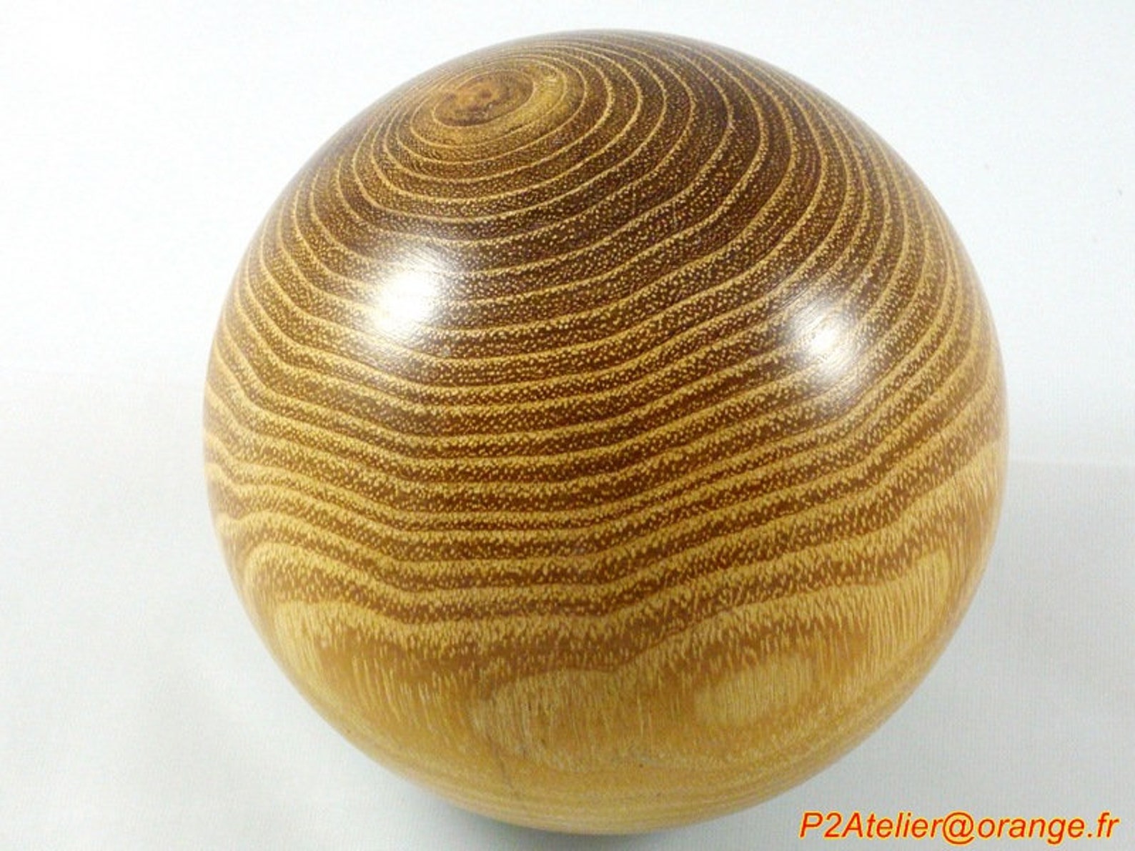 Sphère / boule déco en bois tourné sur mesure .