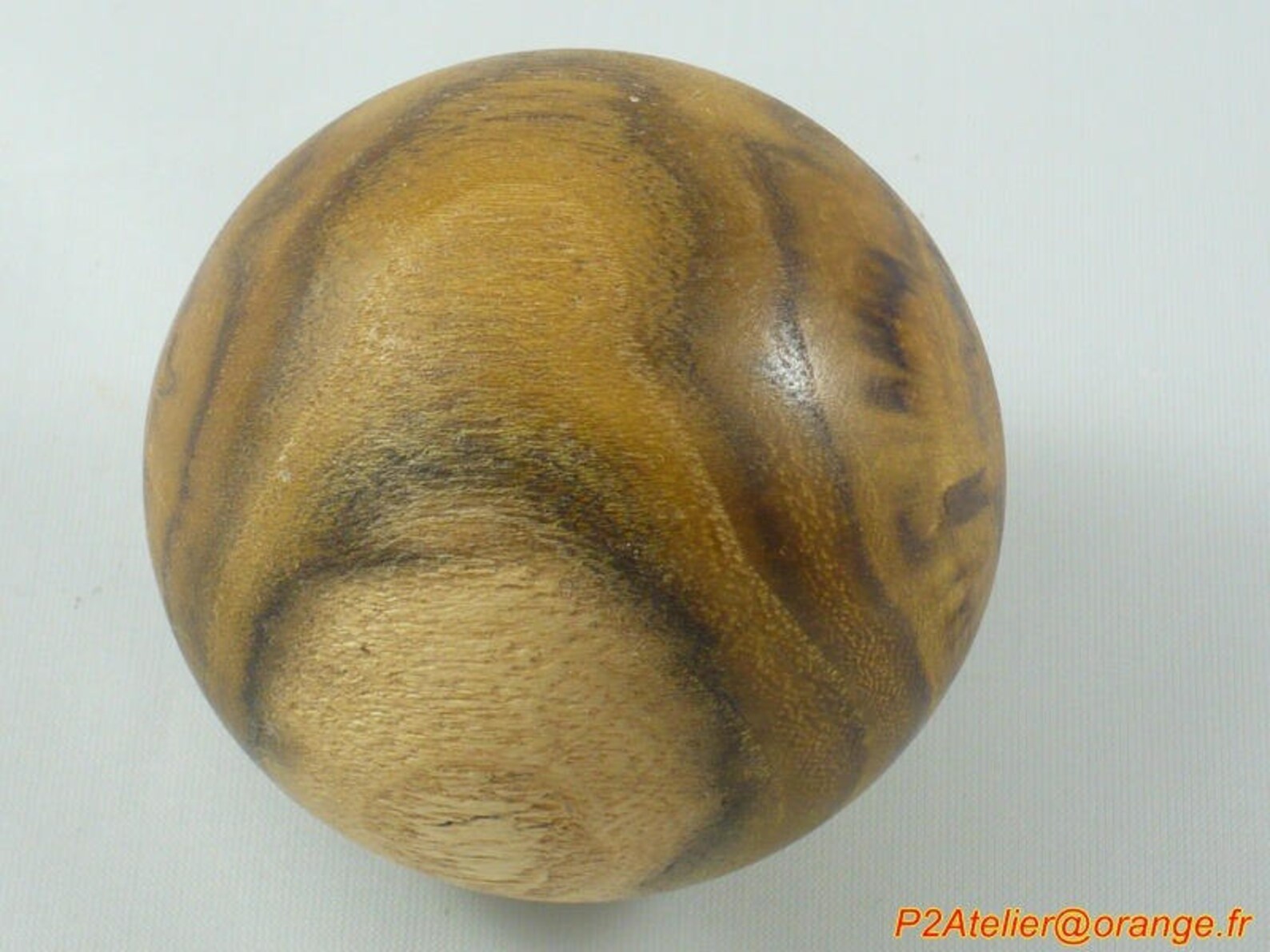 Sphère / boule déco en bois tourné sur mesure .