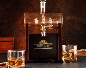 Whisky Set mit Namensgravur - Karaffe in Fassform und 2 Whiskygläser - Einzigartiges, personalisiertes Geschenk für Whiskyliebhaber