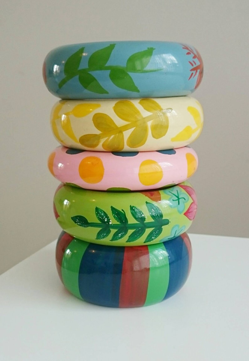 5 original retro Vintage bangles wooden bracelets ladys hand painted 60s retro vintage jewellery
