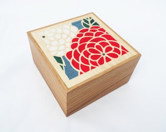 Small Wooden Trinket box, Chrysanthemum marquetry wooden keepsake box, Oak gift box, Wooden jewellery box, Watch and Cufflinks box *