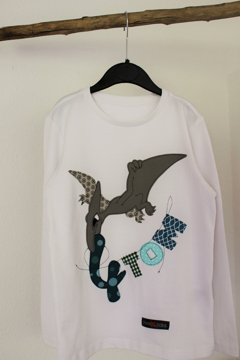 Geburtstagsshirt mit DINO,Dinosaurier,Flugsaurier,Shirt zum Geburtstag,Namenshirt,Kindershirt,Geburtstagszahl,Name,farbkleckskerstin Bild 1