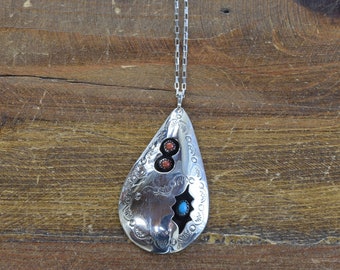 Collar vintage de plata esterlina con turquesa y coral en caja tipo sombra *