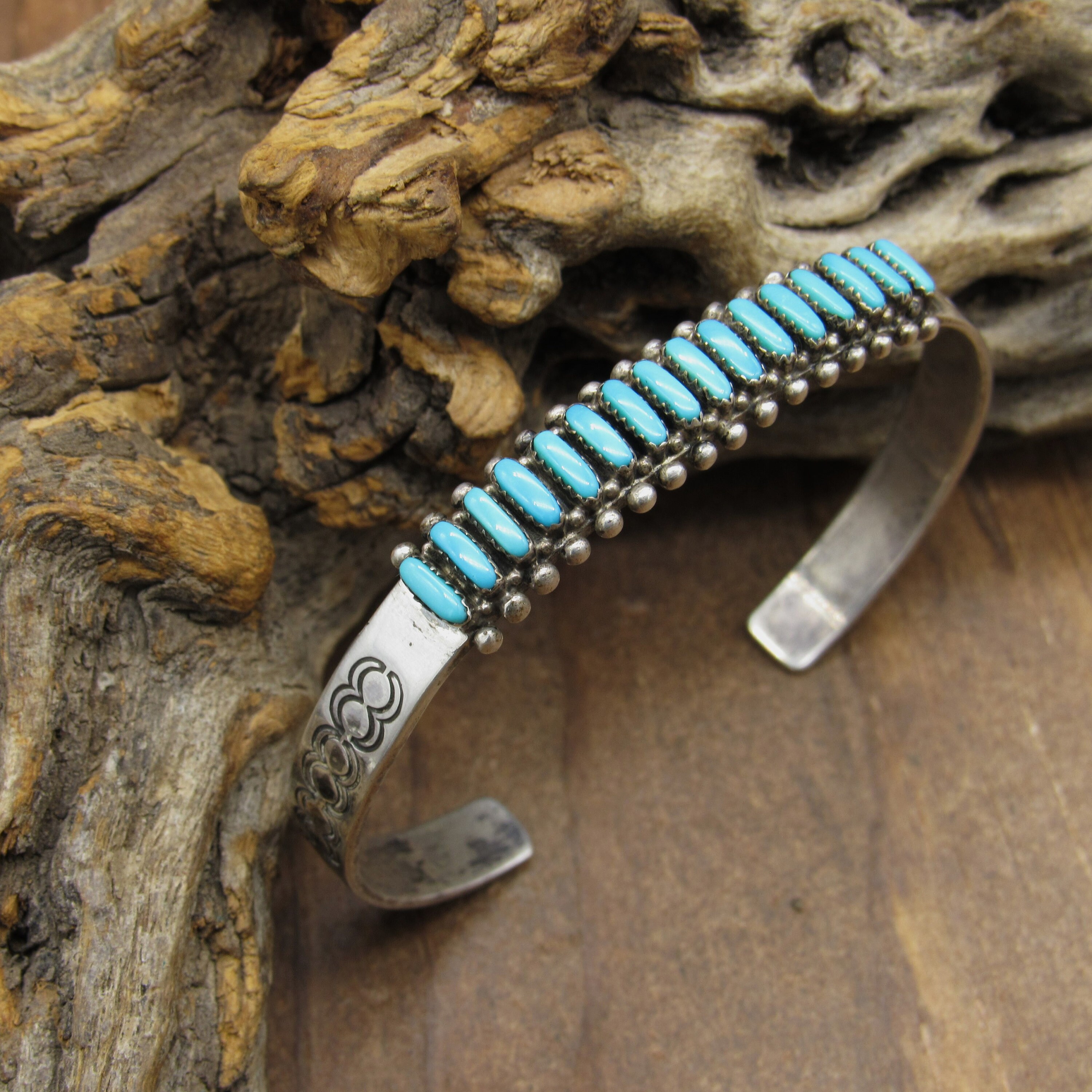 Vintage Indian Jewelry（ヴィンテージ インディアン ジュエリー） 】 ナバホシルバーバングル [ 1930's ] - Lua Touchstone インディアンシルバーバングル、女性用ボリウッドデジジュエリー、チャンキーテクスチャ合金メタルストーンバングルブ