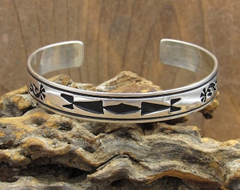 Brazalete estilo navajo vintage con superposición de plata de ley Kokopelli