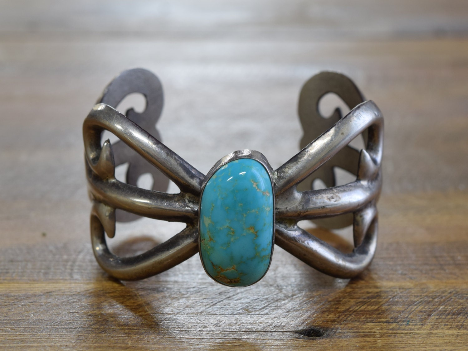 アクセサリー Vintage Navajo Turquoise Silver Bracelet Vintage Navajo Silver Bracelet with Turquoise Circa 1930