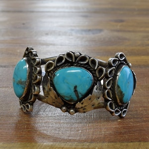 Mongo Vintage Native American Navajo Easter Blue Turquoise Sterling Silver Flank Bracelet Mongo Vintage Native American Navajo Easter Blue Turquoise Sterling Silver Flank Bracelet