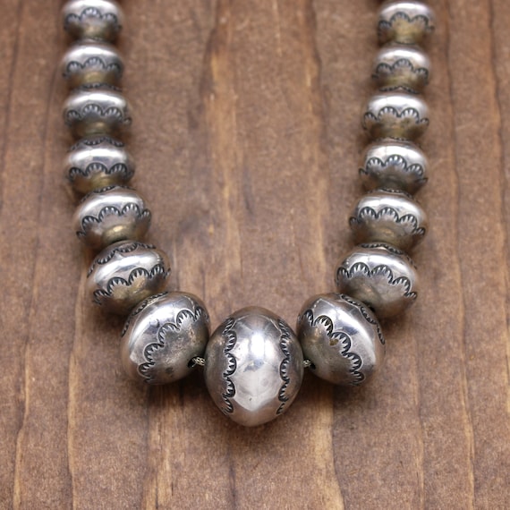 60s 70s ビンテージ ナバホ Silver Bead Necklace Vintage Large Navajo Handmade Stamped Sterling Silver Bead