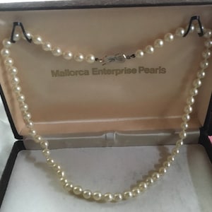 Vintage 750 Gold 18k MALLORCA Cultured Creamy Golden Pearls Beaded Knotted Necklace  2326