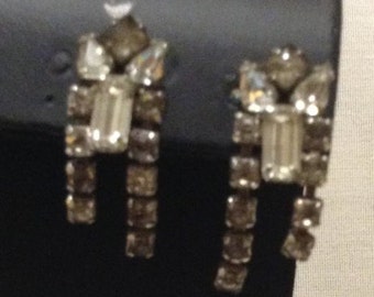 Vintage Art Deco Baguettes Rhinestone Screw Back Rhodium  Dangle Earrings 6060-16