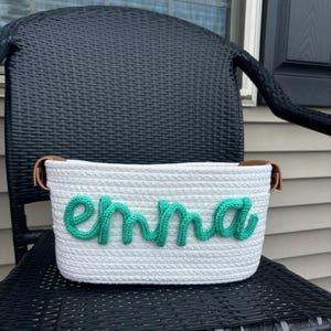 Kleiner personalisierter Name Seil Korb, Baby-Dusche-Geschenk, handgefertigter Namen Korb, Geburtstagsgeschenk, Spielzeug Aufbewahrungskorb, Brautjungfer Geschenk, Ostern
