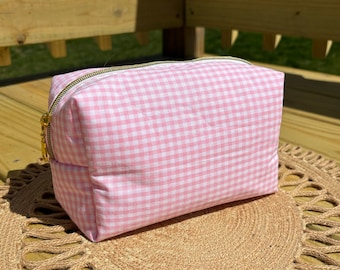 Bolsa de maquillaje cuadrada hecha a mano / Cheques rosados / Bolsa de artículos de tocador / Bolsa con cremallera