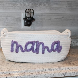Mittelgroßer personalisierter, geknoteter Seilkorb, Babypartygeschenk, personalisiertes Namensgeschenk, Aufbewahrungskorb, Aufbewahrung, Brautjungfer, Raumdekoration