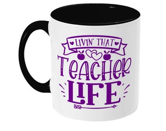 Taza de maestro, Livin' That Teacher Life, taza de trabajo, taza divertida, regalo para él, regalo para ella, regalo para maestro. Regalo para tutor