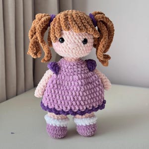 Spring Doll Häkelanleitung - Low-Sew Plüsch Girl Amigurumi