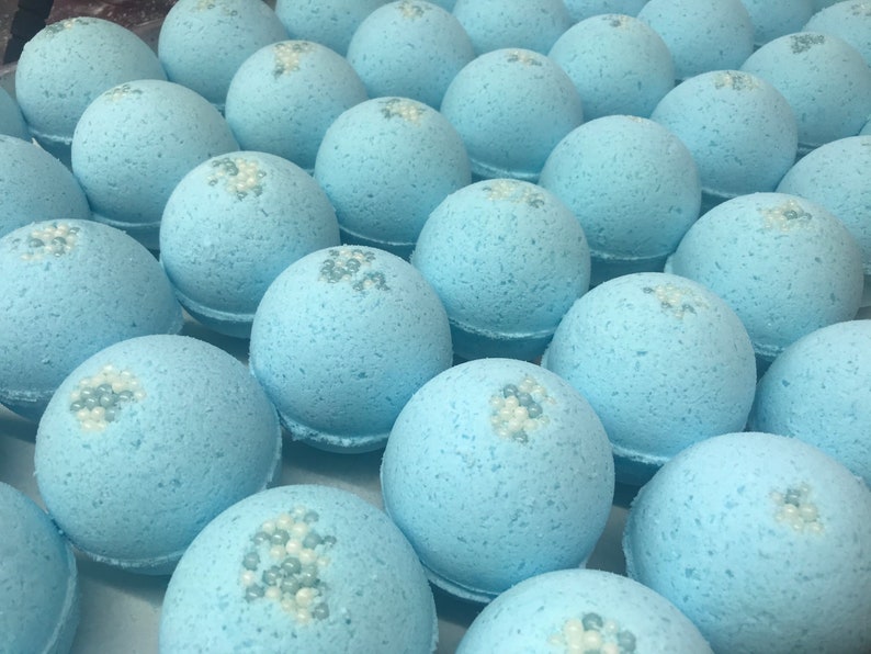Snowfall Bath Bomb Winter Snowflake Huge 8oz Bath Bomb | Etsy UK