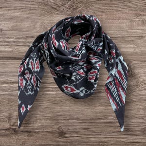 Handmade Ikat Cotton Scarf: Boho Chic Fashion Accessory
