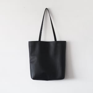Large simple leather tote bag
