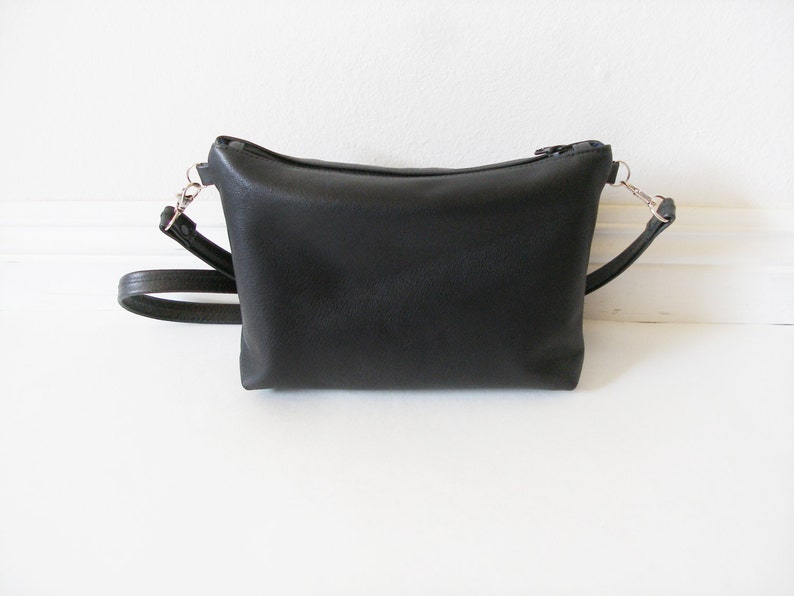 Simple black leather crossbody bag with zipper image 3