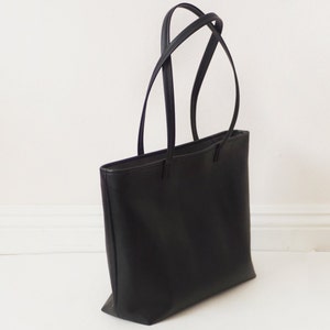 Black leather tote bag with zipper image 5