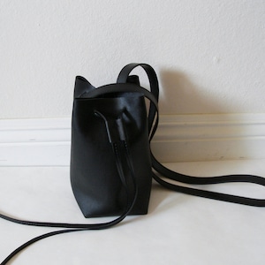Mini Beuteltasche aus veganem Leder