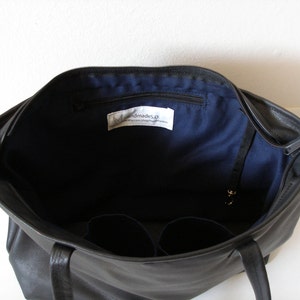 Black leather tote bag with zipper image 6