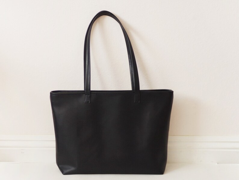 Black leather tote bag with zipper image 3