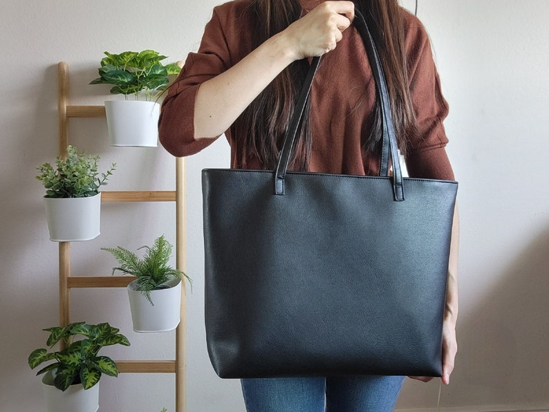 Black leather tote bag with zipper image 1