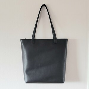 Large simple leather tote bag image 4