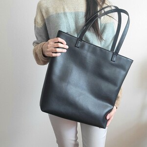 Large simple leather tote bag image 6