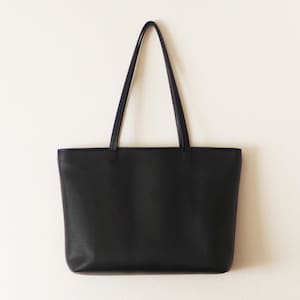 Black leather tote bag with zipper image 2