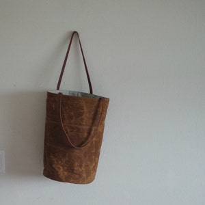 Waxed canvas tote bag with leather handles and round bottom image 7