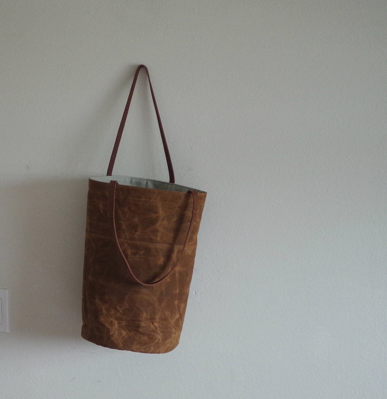 Waxed canvas tote bag with leather handles and round bottom image 7