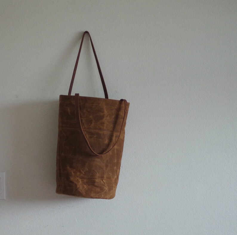 Waxed canvas tote bag with leather handles and round bottom image 4