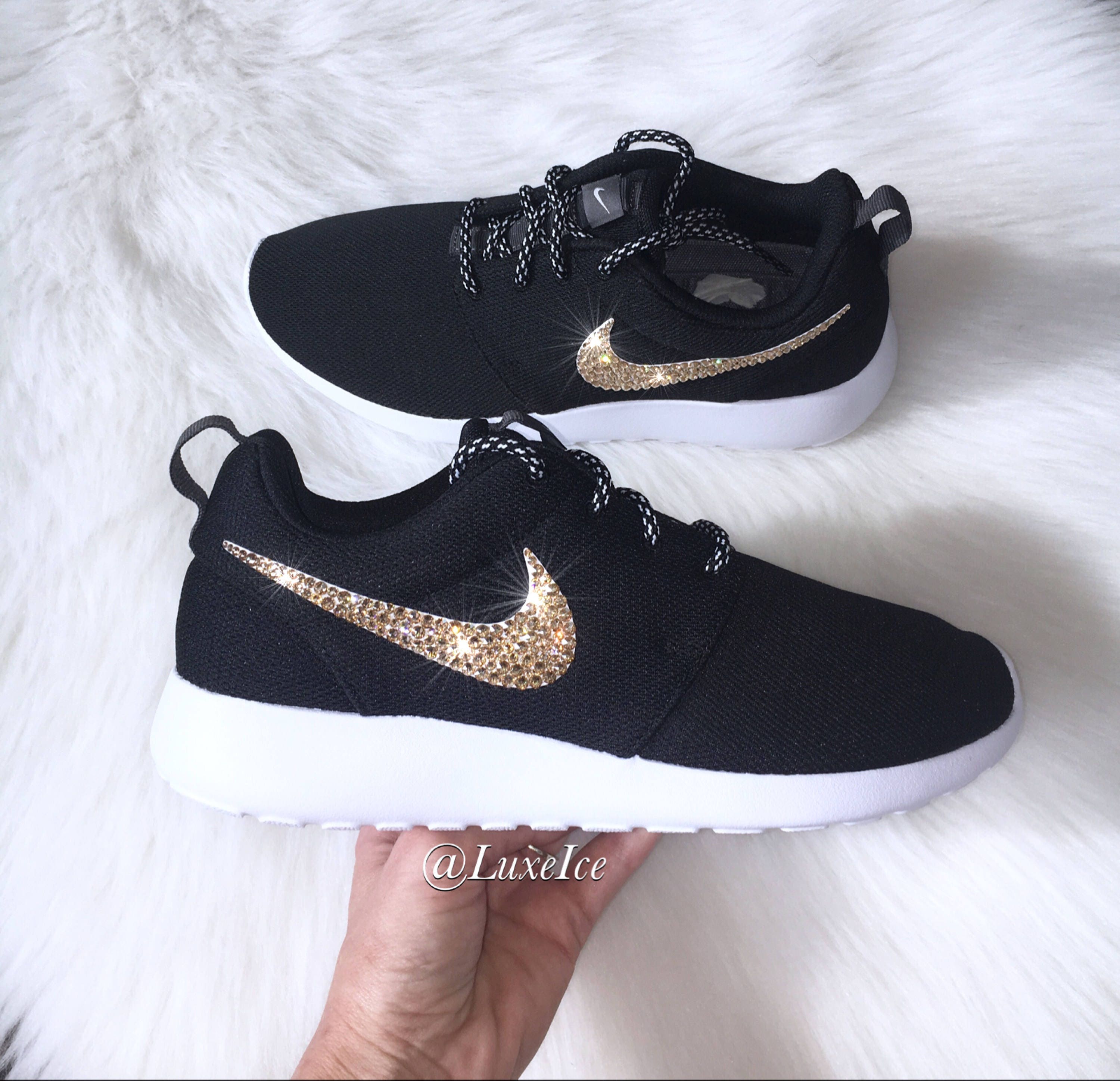 nike roshe run black white