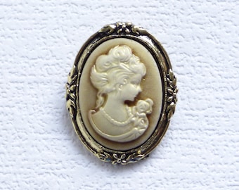 Vintage Cameo brosch Mässingscameo Vintage Cameo smycken Cameo brosch nål Smycken till fru Gåva till mormor Gåva till mors dag
