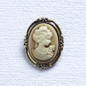 Vintage Cameo brooch Brass cameo Vintage Cameo jewelry Cameo brooch pin Wife jewelry gift Grandmother gift Mother&#39;s day gift for Her