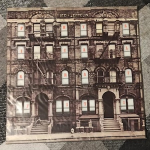 Led Zeppelin Physical Graffiti (2 LP) Vintage vinyl record 1975