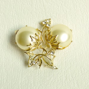 Vintage Golden brooch pin Flower brooch Pearl rhinestone brooch Vintage jewelry Shawl brooch Jacket brooch Mothers Day gift